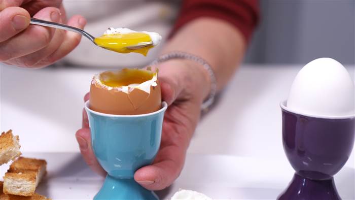 martha_stewart_-_perfectly_cooked_eggs_rvfinal-00_00_42_17-still198_ea7ca6867fb1134794452922a8b5.jpg