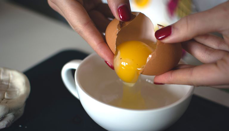foodiesfeed.com_cracking-an-egg-595557f93df78cdc290dc95a.jpg